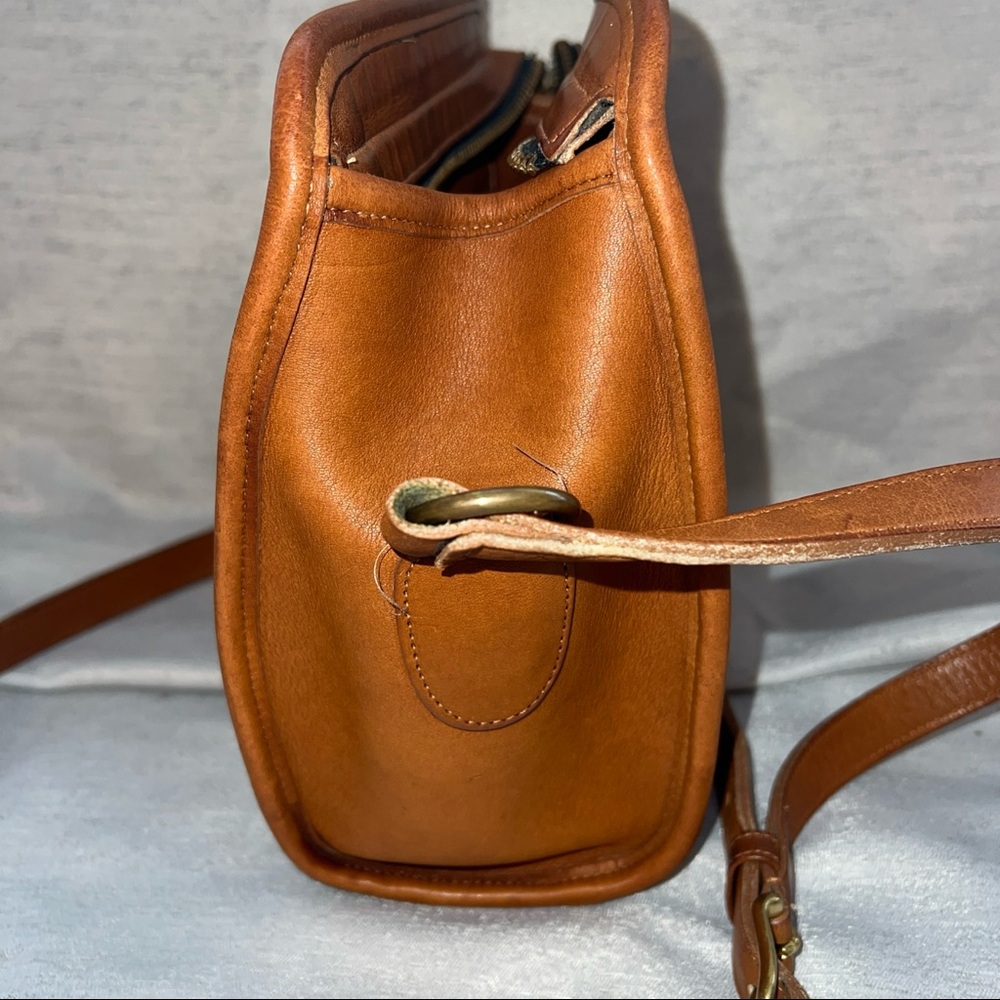 Vintage Coach 327 Crossbody Brown Leather Adjustable Strap Brass Hardware Rare - Picture 3 of 10